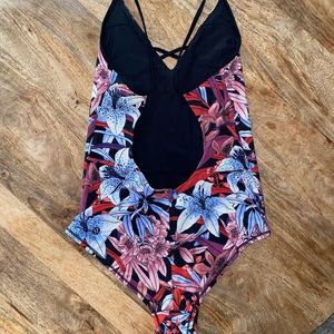 lululemon athletica Swim - NWOT LULULEMON women’s one piece swim suit lululemon athletica Swim - NWOT LULULEMON women’s one piece swim suit